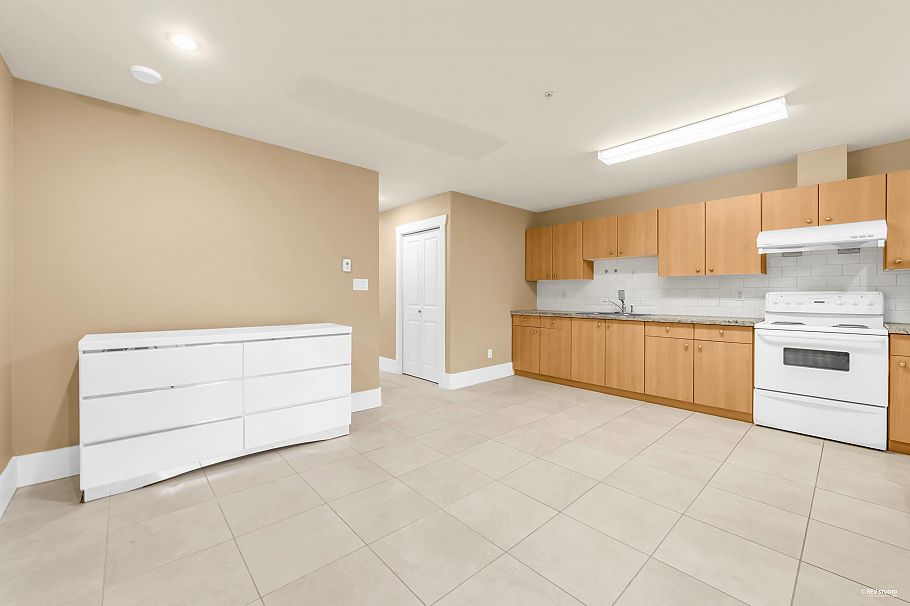 2139 W 22nd Avenue Vancouver, BC - 32