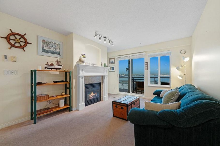 308 333 E 1st Street North Vancouver, BC - 10