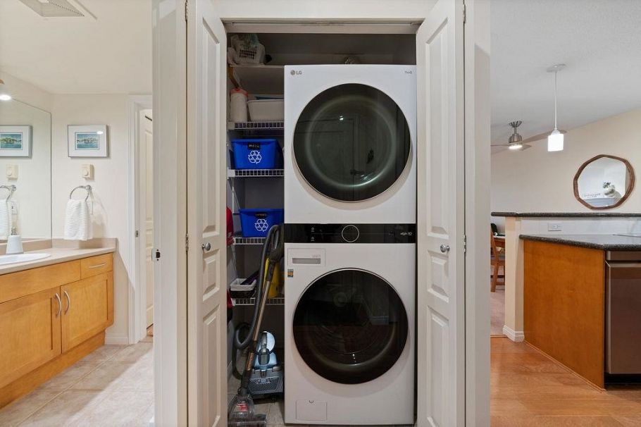 308 333 E 1st Street North Vancouver, BC - 18