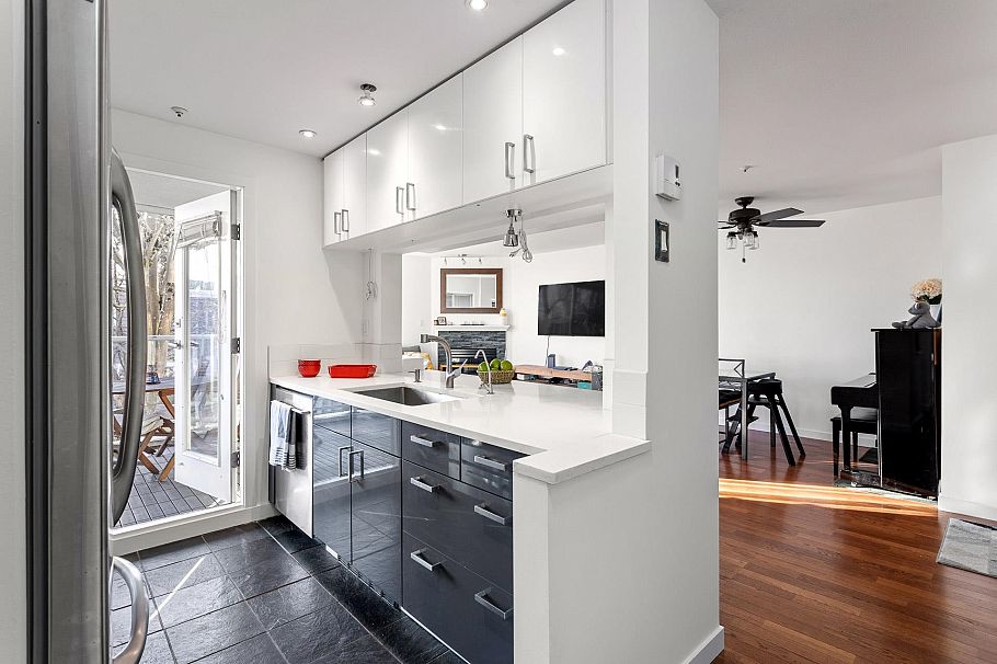 212 8460 Jellicoe Street Vancouver, BC - 13