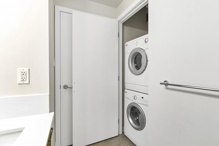 302 2321 Scotia Street Vancouver, BC - 22