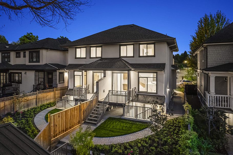 2455 W 10th Avenue Vancouver, BC - 3