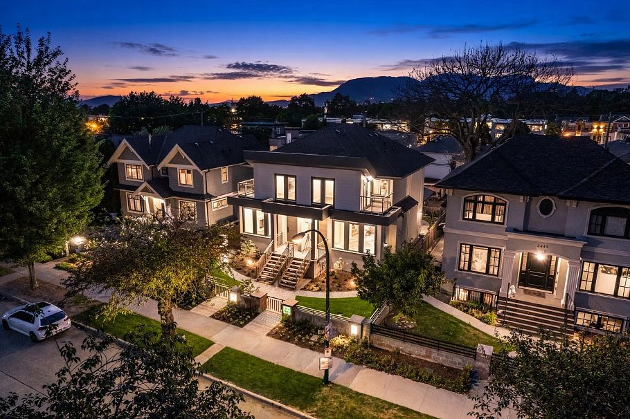 2455 W 10th Avenue Vancouver, BC - 2