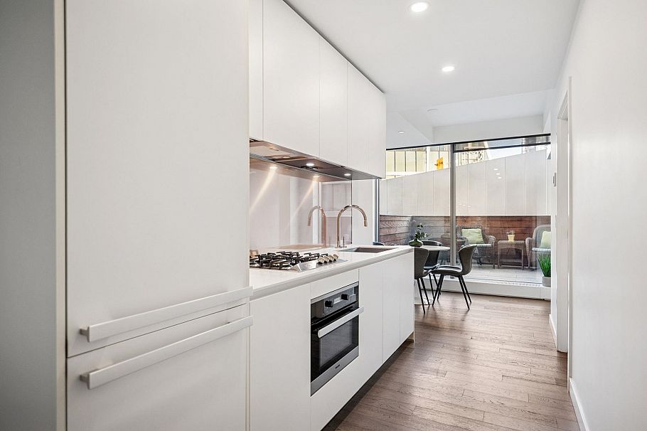 808 1480 Howe Street Vancouver, BC - 3