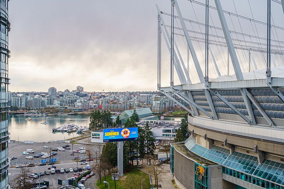 1209 111 W Georgia Street Vancouver, BC - 18