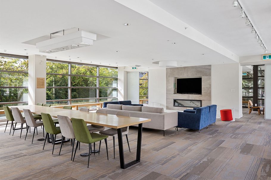 102 3602 Aldercrest Drive North Vancouver, BC - 35