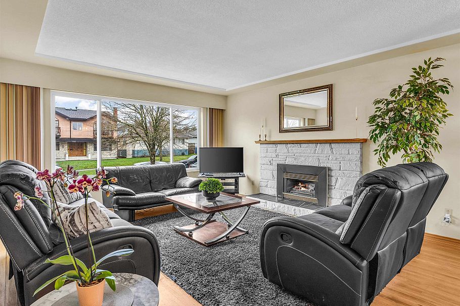 3031 E 16th Avenue Vancouver, BC - 2