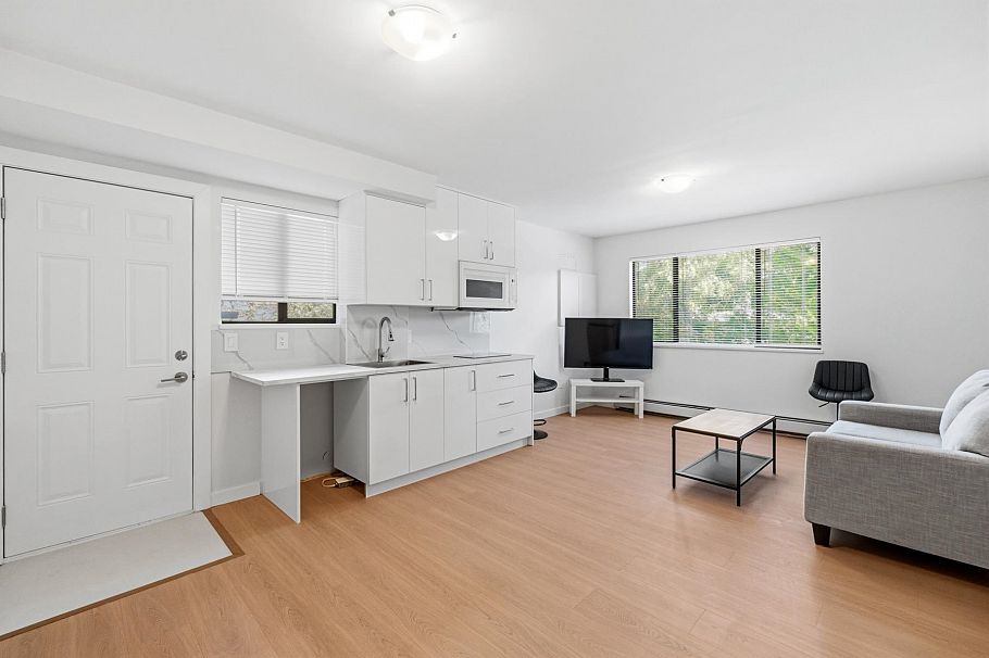 Studio 3xxx ST. ANDREWS AVENUE, North Vancouver BC V7N 2A3 North Vancouver, BC - 1