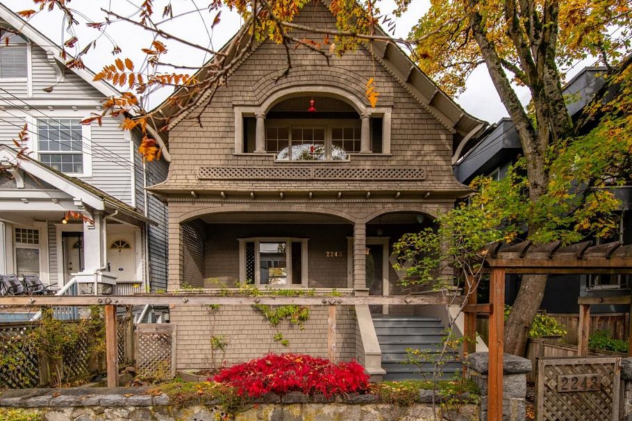 2243 W 5th Avenue Vancouver, BC - 3