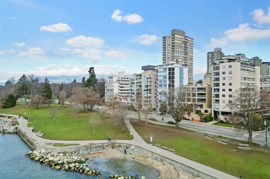401 2015 Beach Avenue Vancouver, BC - 2