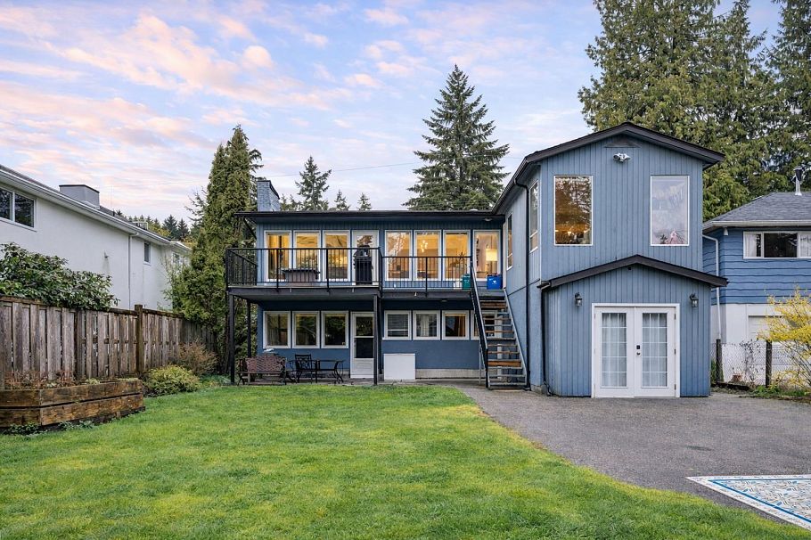 1187 W 23 Street North Vancouver, BC - 23