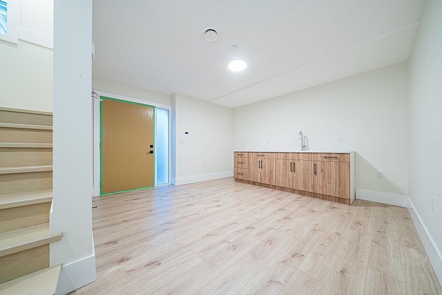 970 Park Drive Vancouver, BC - 26