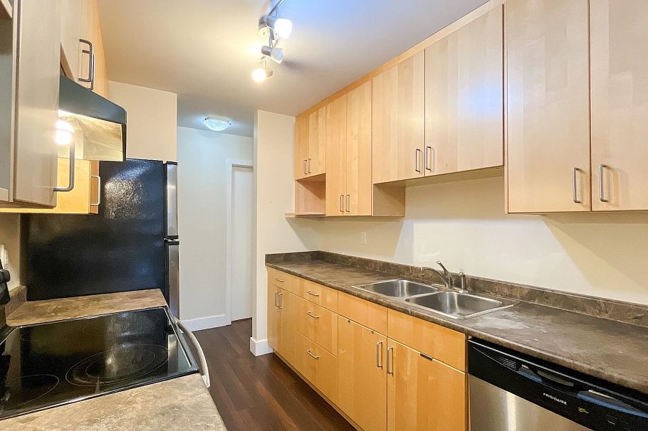 305 2190 W 8th Avenue Vancouver, BC - 8