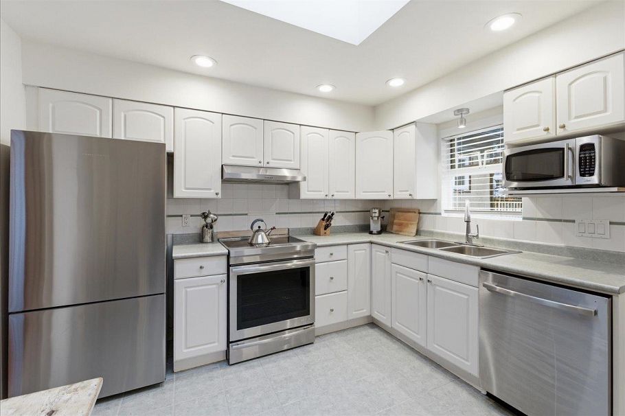 2232 W 14th Avenue Vancouver, BC - 11