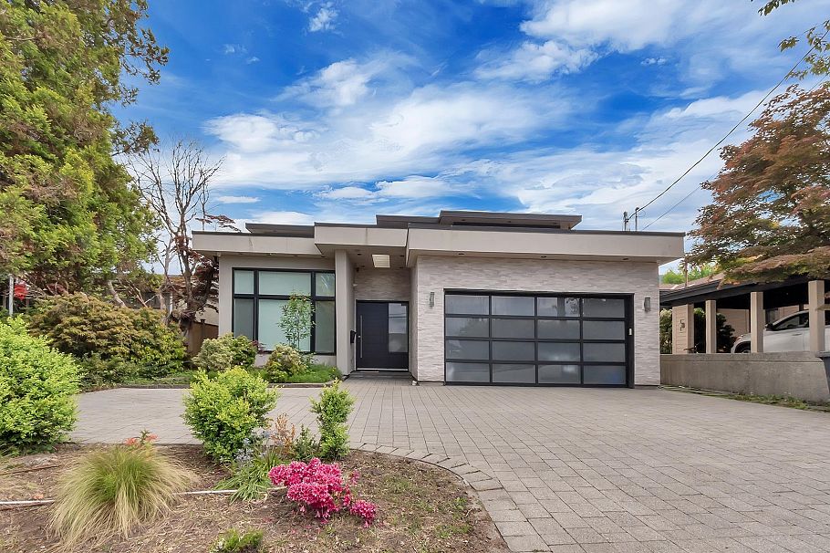 440 W Queens Road North Vancouver, BC - 1