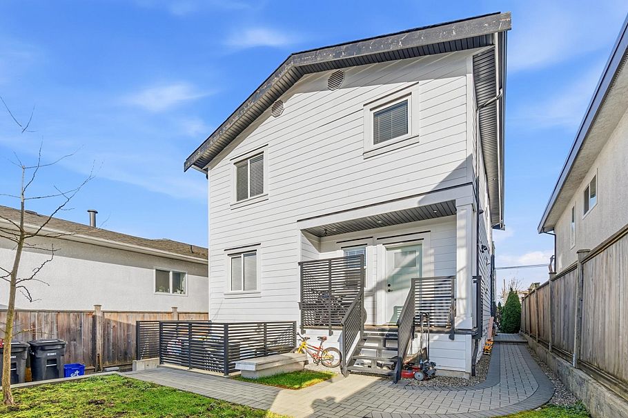 1155 Renfrew Street Vancouver, BC - 32