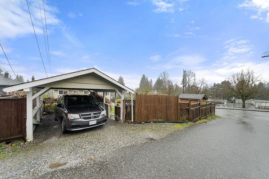 462 W 26th Street North Vancouver, BC - 40