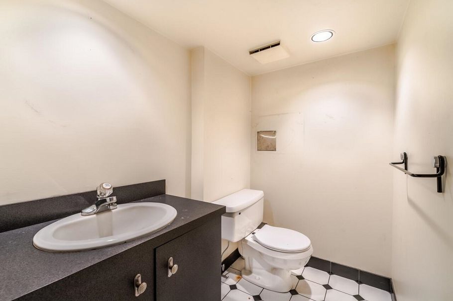 5810 Cartier Street Vancouver, BC - 1