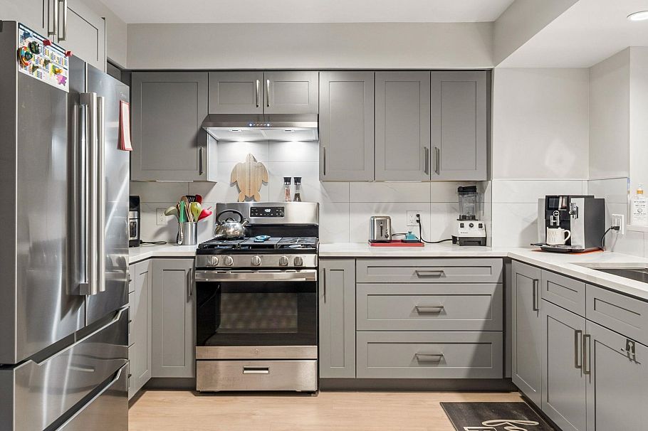 1187 W 23 Street North Vancouver, BC - 12