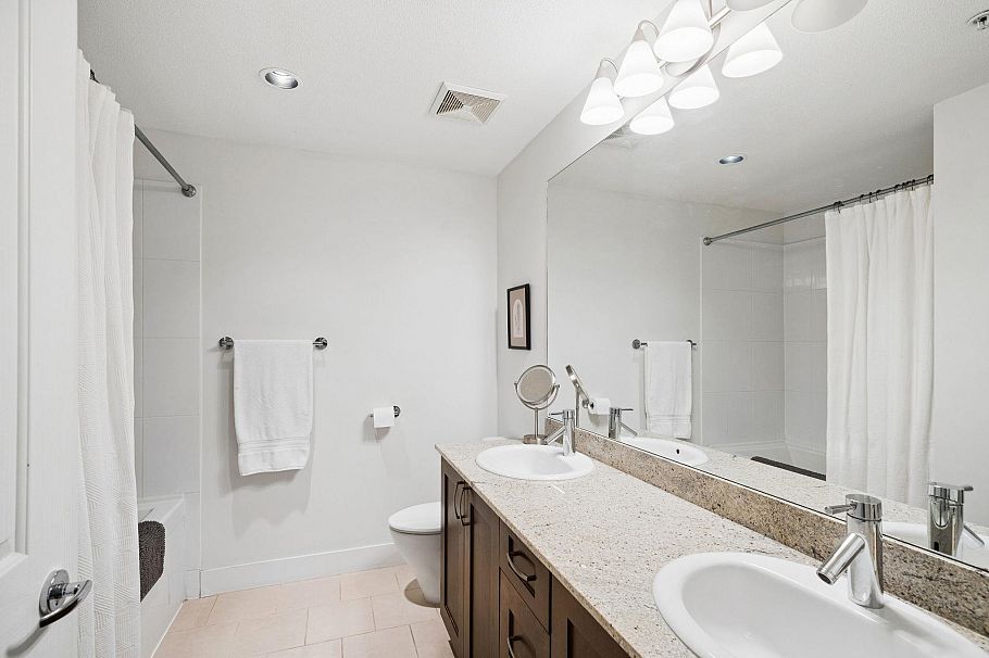 218 1111 E 27th Street North Vancouver, BC - 21