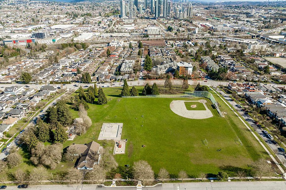 3180 E 3rd Avenue Vancouver, BC - 37