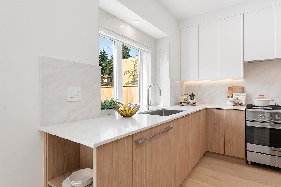 2 2750 W 19th Avenue Vancouver, BC - 3