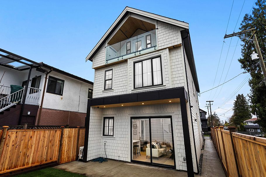 2 5306 Culloden Street Vancouver, BC - 2