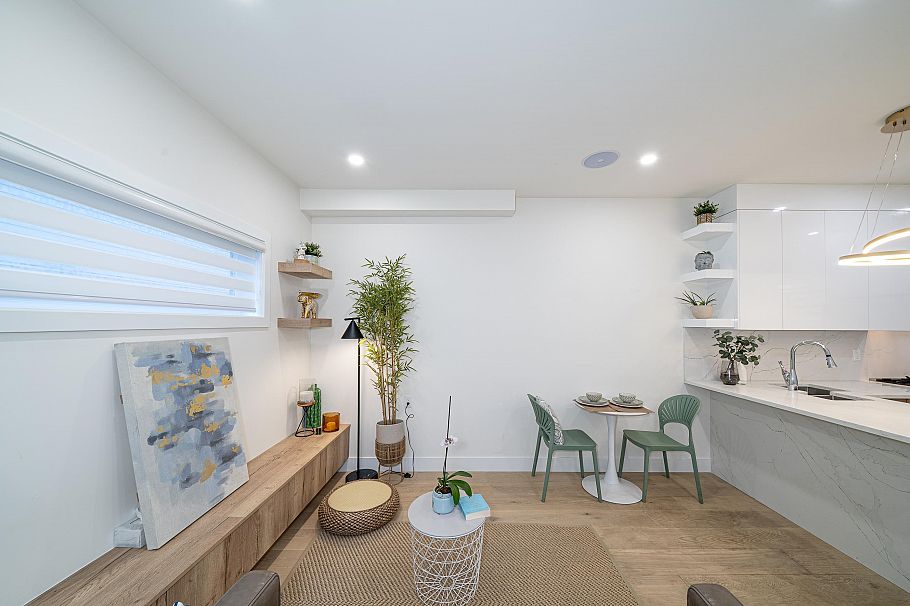 1 369 E 16th Avenue Vancouver, BC - 5