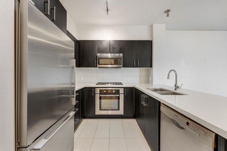 422 3133 Riverwalk Avenue Vancouver, BC - 4