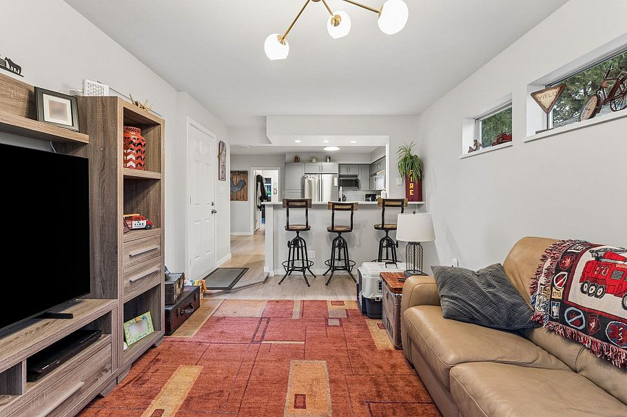 1187 W 23 Street North Vancouver, BC - 16