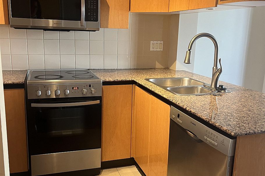 2103 1189 Howe Street Vancouver, BC - 5