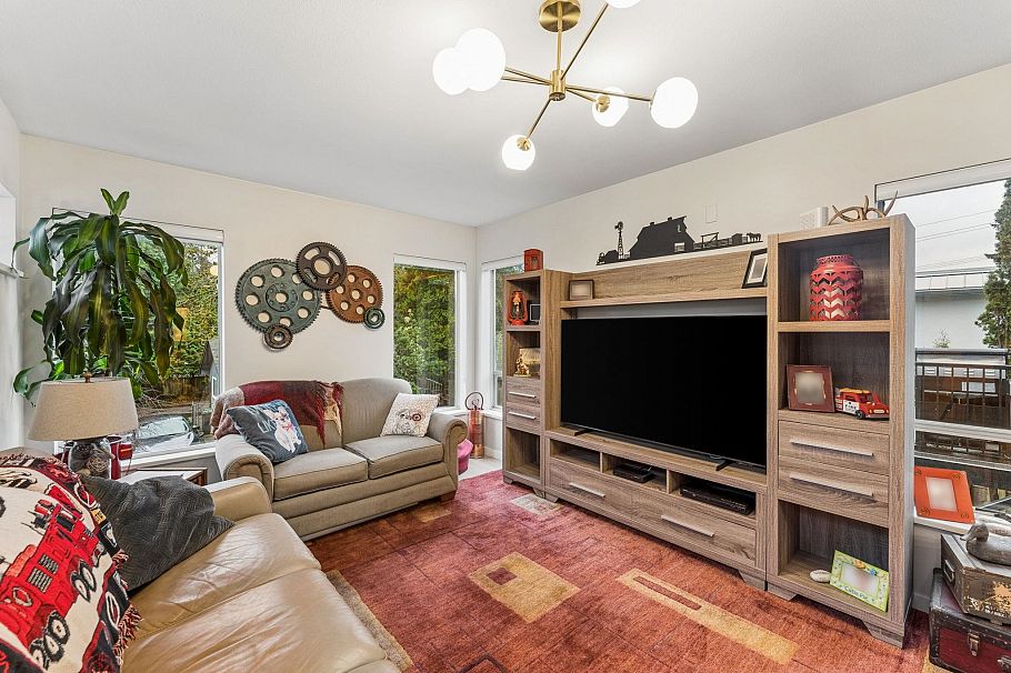 1187 W 23 Street North Vancouver, BC - 14