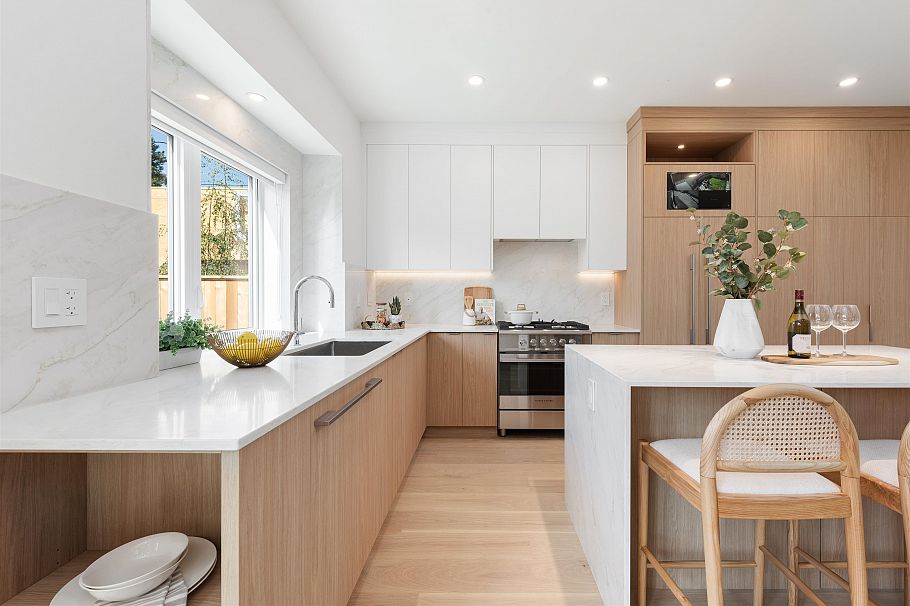 2 2750 W 19th Avenue Vancouver, BC - 2