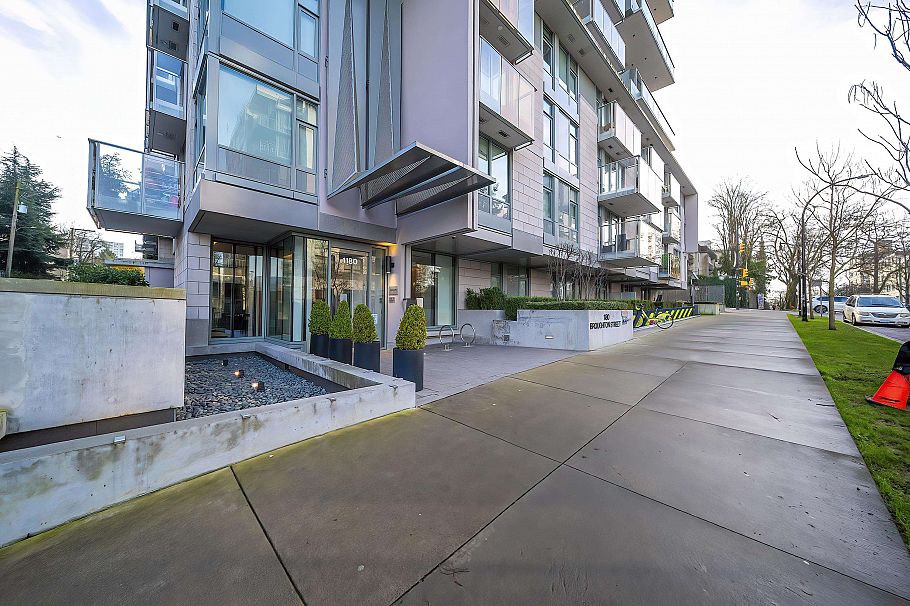 901 1180 Broughton Street Vancouver, BC - 2