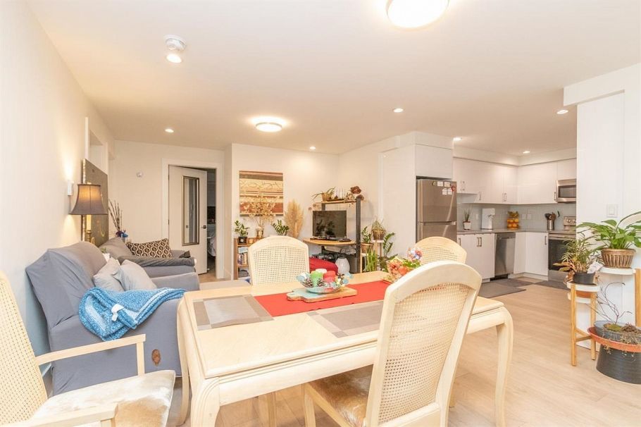 440 W Queens Road North Vancouver, BC - 37