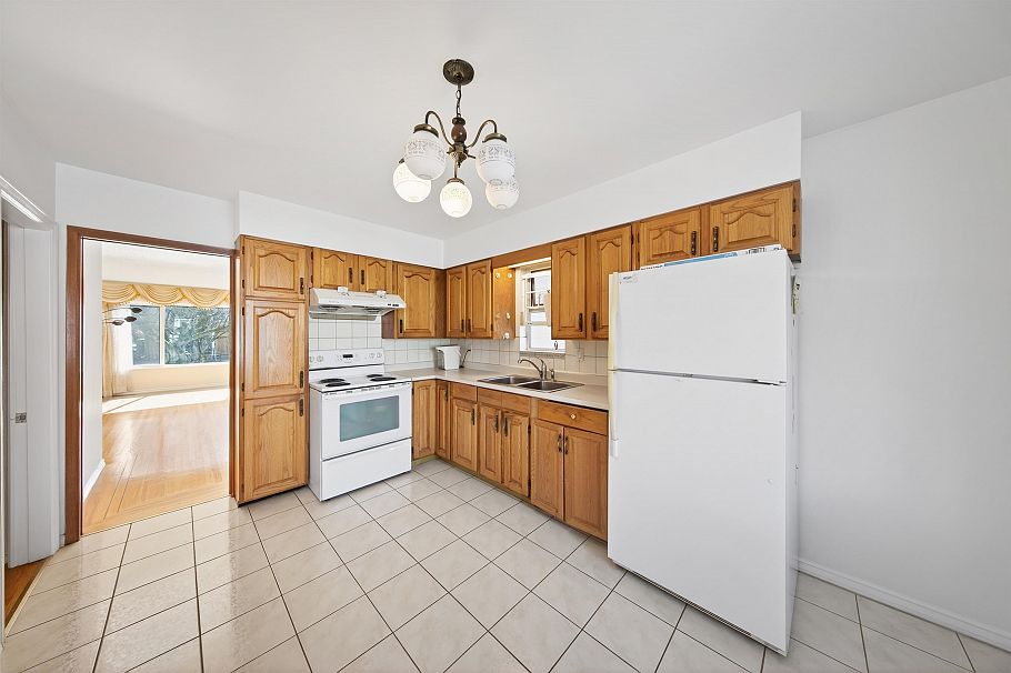 3571 E 46th Avenue Vancouver, BC - 9