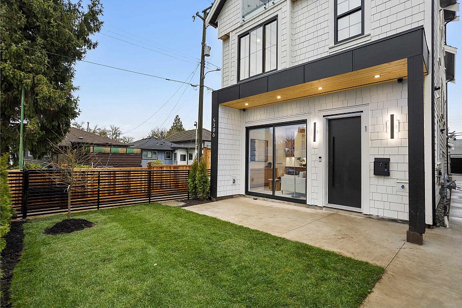 1 5306 Culloden Street Vancouver, BC - 2