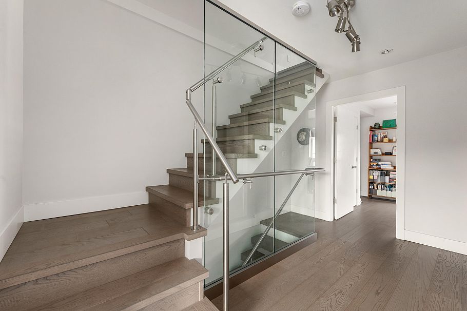 147 St. Patricks Avenue North Vancouver, BC - 20