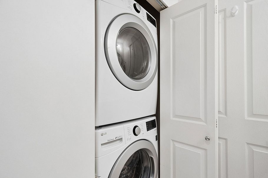 218 1111 E 27th Street North Vancouver, BC - 25