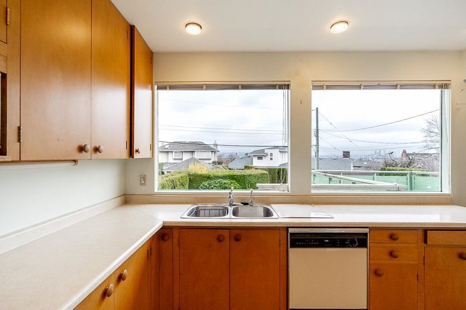 2715 W 31st Avenue Vancouver, BC - 11