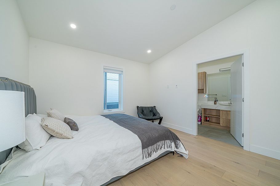 1 369 E 16th Avenue Vancouver, BC - 18