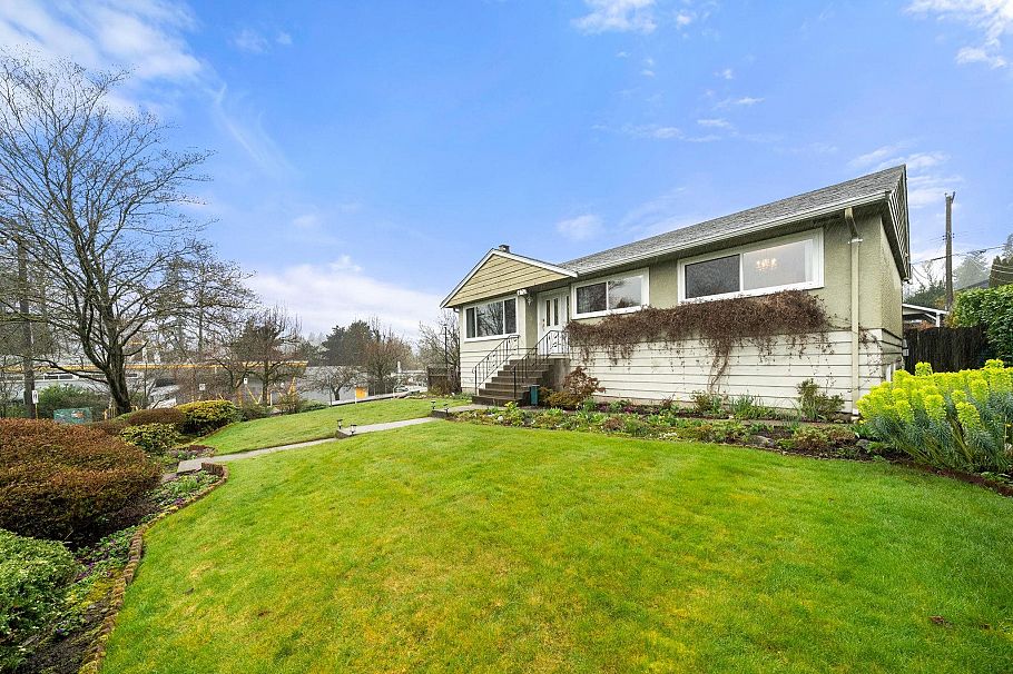 462 W 26th Street North Vancouver, BC - 4