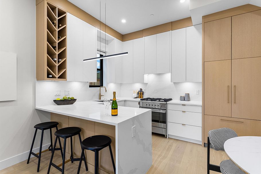 1 5306 Culloden Street Vancouver, BC - 5