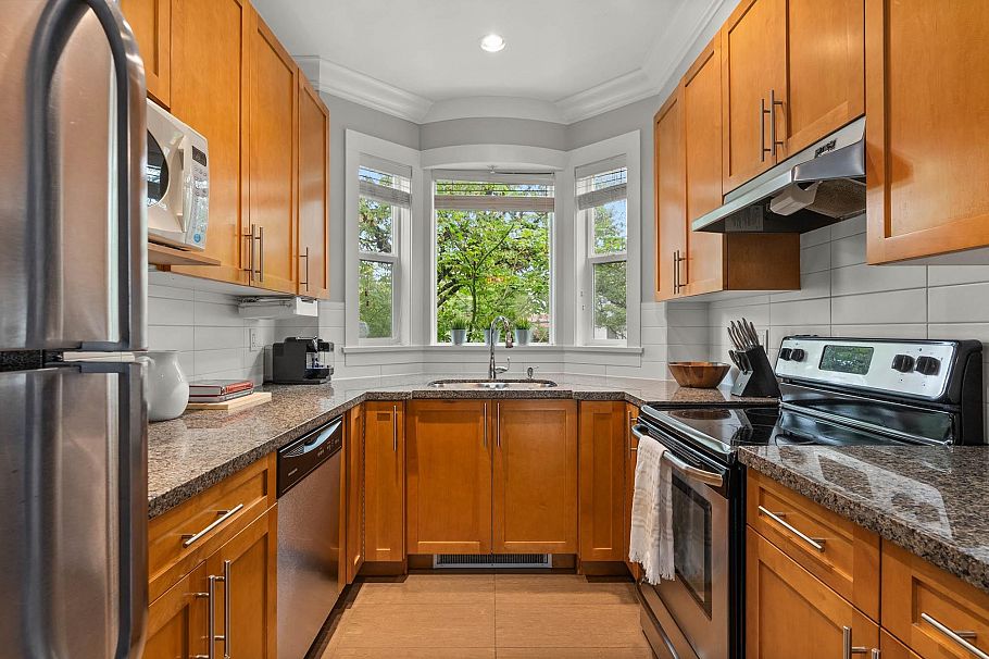 1382 E 27th Avenue Vancouver, BC - 19