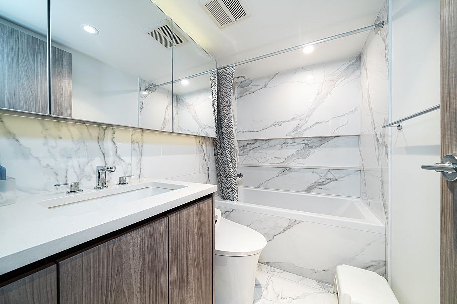 1082 8608 Hazelbridge Way Richmond, BC - 12