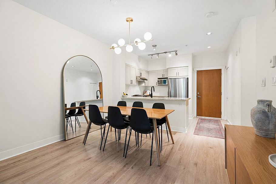 218 1111 E 27th Street North Vancouver, BC - 10