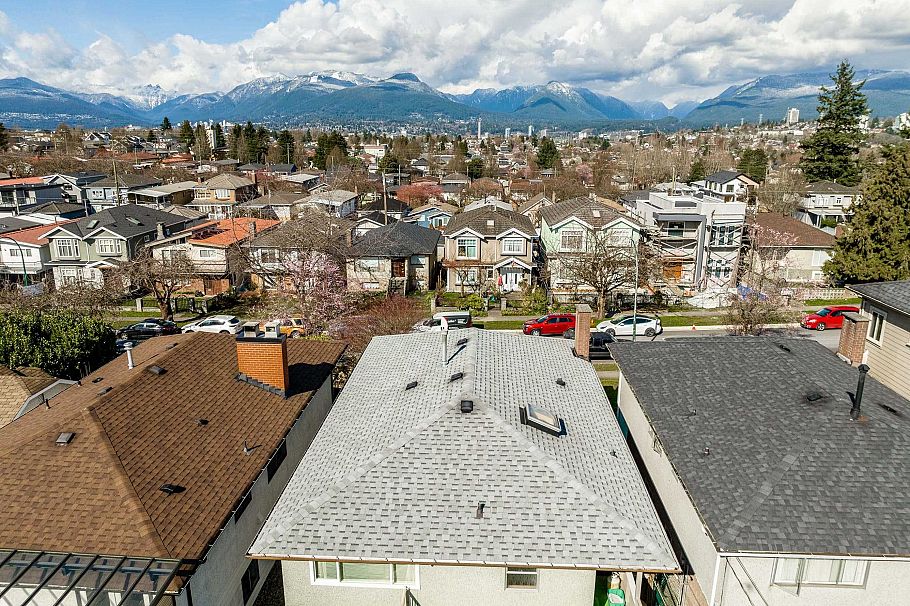 3180 E 3rd Avenue Vancouver, BC - 5