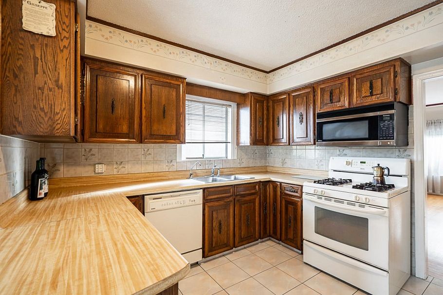 3205 E 3rd Avenue Vancouver, BC - 10