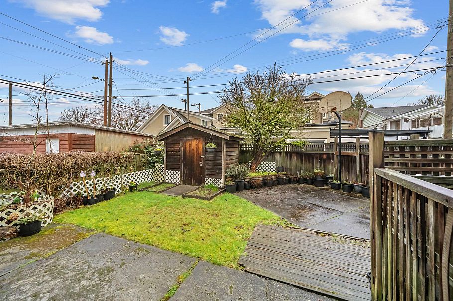 3115 E 49 Avenue Vancouver, BC - 6