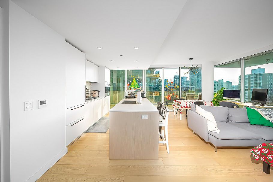 901 1180 Broughton Street Vancouver, BC - 5